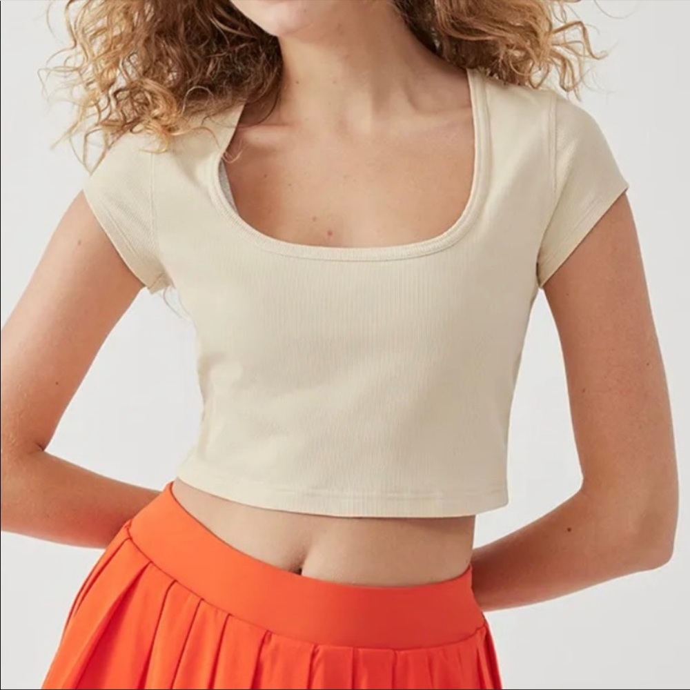 Outdoor Voices Ribbed Shortsleeved Burlap Crop Top